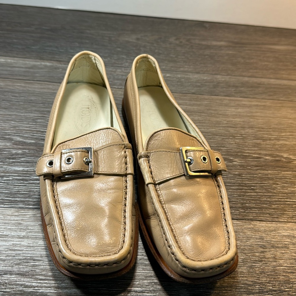 Tods flats loafers made in Italy woman’s size 8 beige (d1)